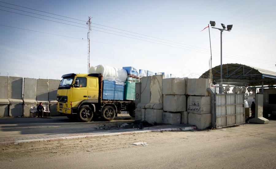 سلطات الاحتلال تفتح معبر "كرم أبو سالم" جنوب قطاع غزة يوم غدٍ الأحد