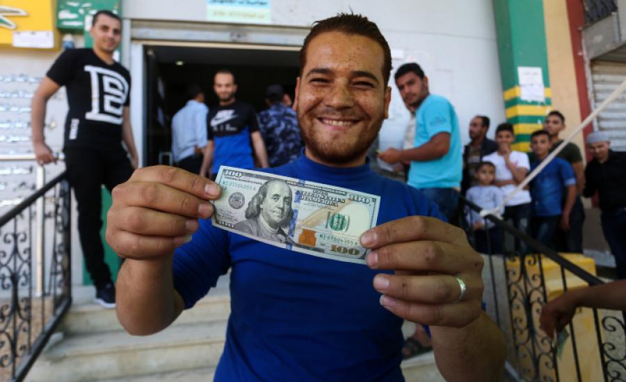 صرف مساعدات مالية للاسر الفقيرة في فلسطين 
