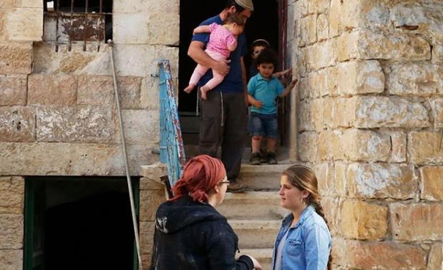 الاستيلاء على منازل الفلسطينيين في الخليل 