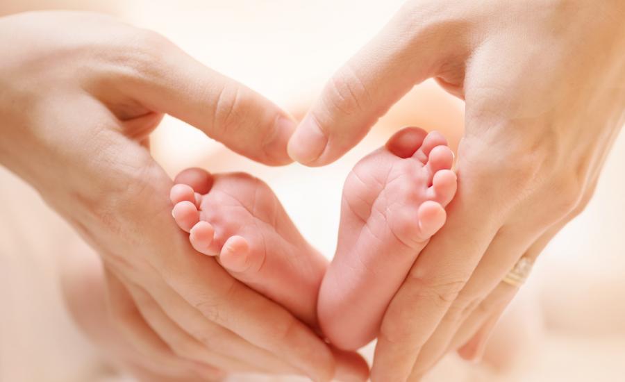 bigstock-Baby-feet-in-mother-hands-Tin-59073902