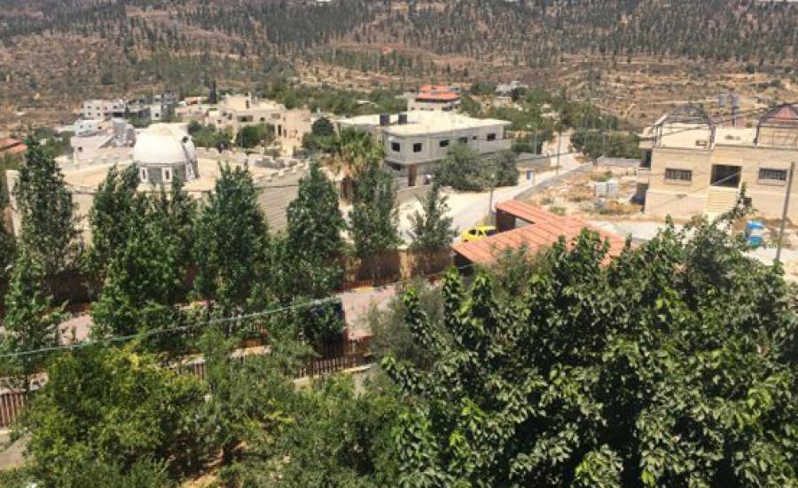 الاحتلال يسلم 13 إخطارا بالهدم في قرية الولجة