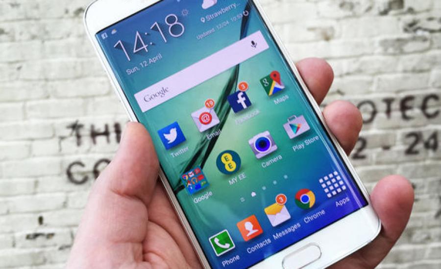 Best-Smartphone-Of-2015-Year-Greatest-Flagship-Smartphone-UK-Which-Is-The-Best-Smartphone-Of-The-Year-Samsung-Galaxy-S6-Edge-iPh-401093