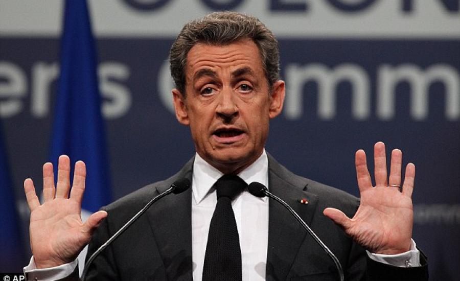 2332283300000578-0-Nicholas_Sarkozy_pictured_today_pledged_to_dramatically_reduce_t-m-2_1472048750052
