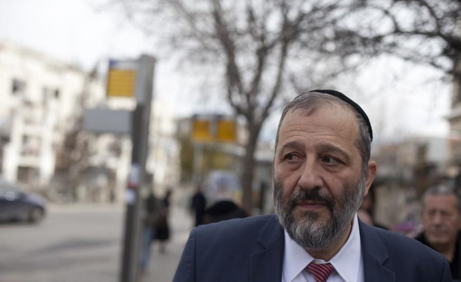 وزير الداخلية الإسرائيلي وزوجته يخضعان للتحقيق بشبهة الفساد