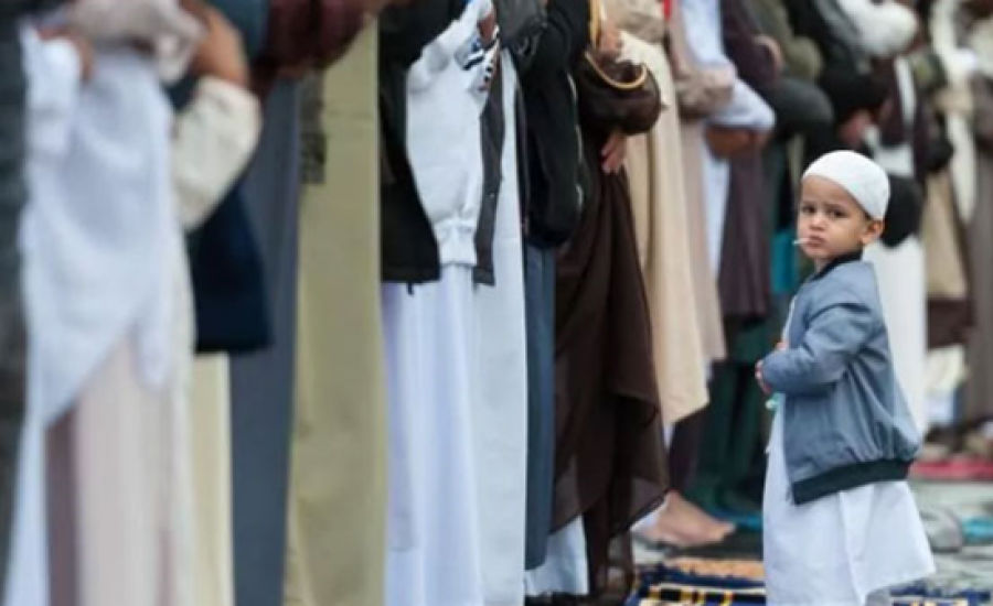 التجمع الأضخم بأوروبا.. 100 ألف مسلم يصلون العيد في برمنغهام (شاهد)