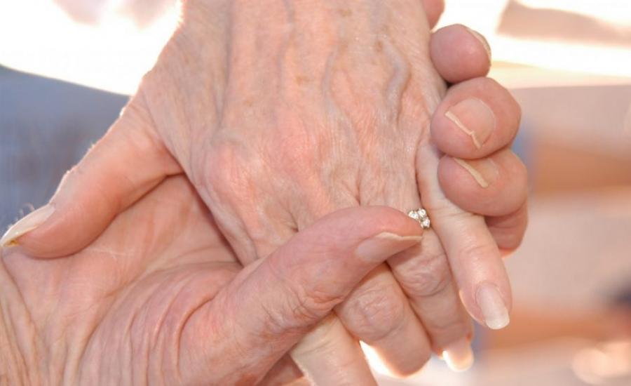 وفاة زوجين بعد 71 عاما على زواجهما 