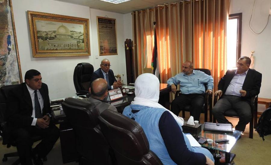 وزير والمواصلات  يستلم مقر الوزارة بغزة