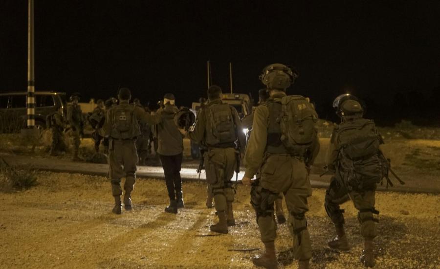 الاحتلال يعتقل 43 مواطناً بينهم إمرأة في أنحاء متفرقة بالضفة