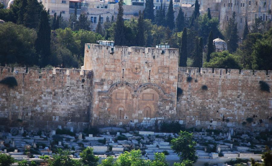 إسرائيل تشرع ببناء حدائق تلمودية على مقابر إسلامية ملاصقة للأقصى