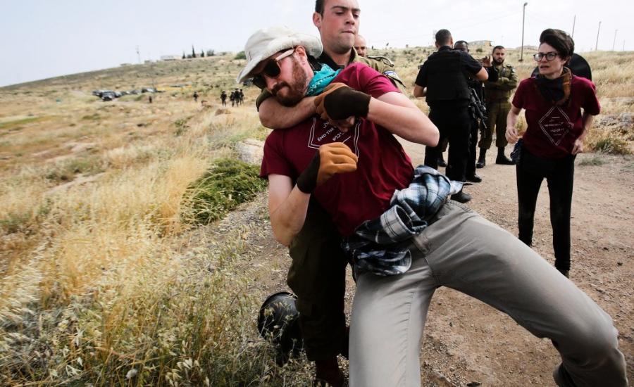 اعتقال نشطاء فلسطينيين ومتضامنين أجانب في الخليل