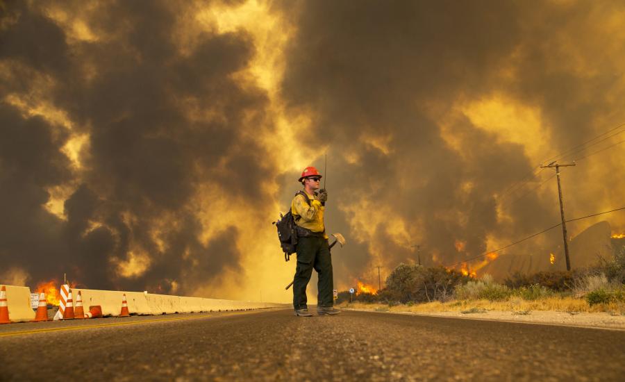 33 قتلاً جراء الحرائق التي اندلعت في كاليفورنيا