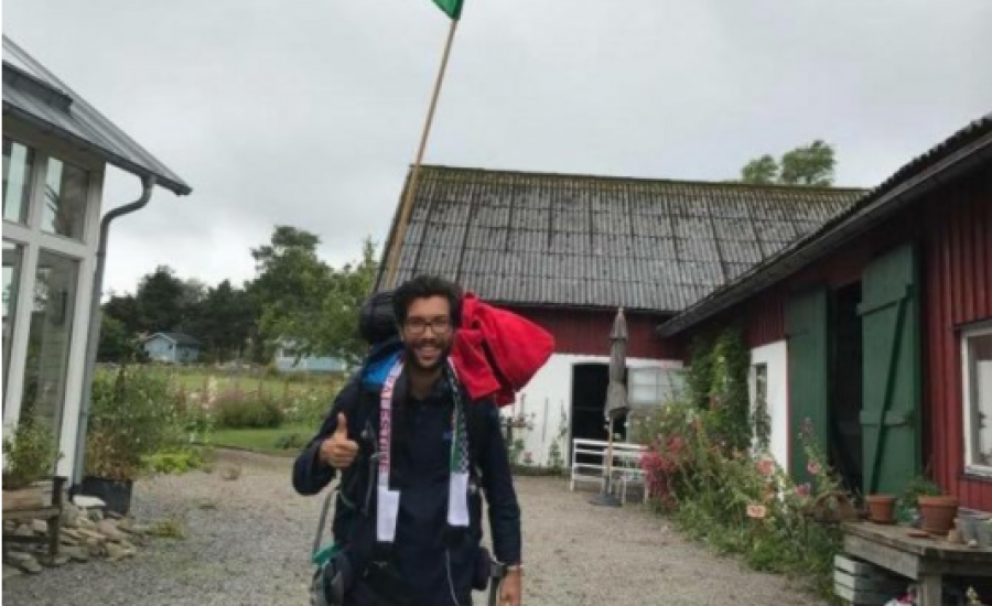 شاب يبدأ رحلة من السويد إلى فلسطين مشياً على الأقدام