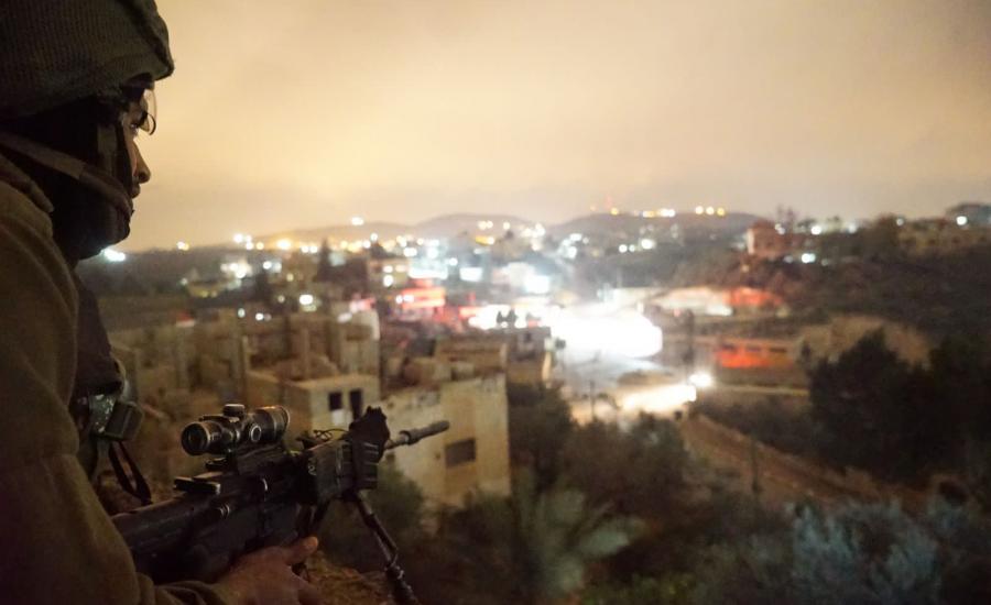 جيش الاحتلال يشن حملة اعتقالات واسعة في عدة مدن فلسطينية