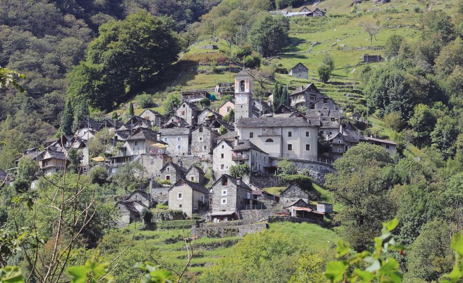 بالفيديو: قرية سويسرية يسكنها ١٦ شخصا تتحول إلى فندق!