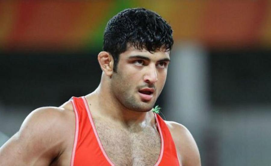 مصارع إيراني يتخلى عن الفوز كي لايواجه لاعبا إسرائيليا