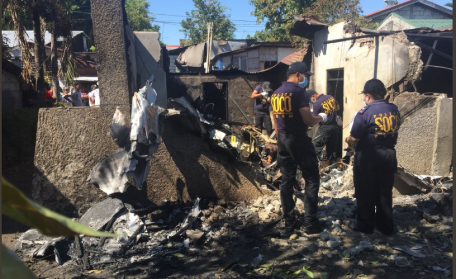 طائرة فلبينية تسقط على منزل وتقتل 7 أشخاص