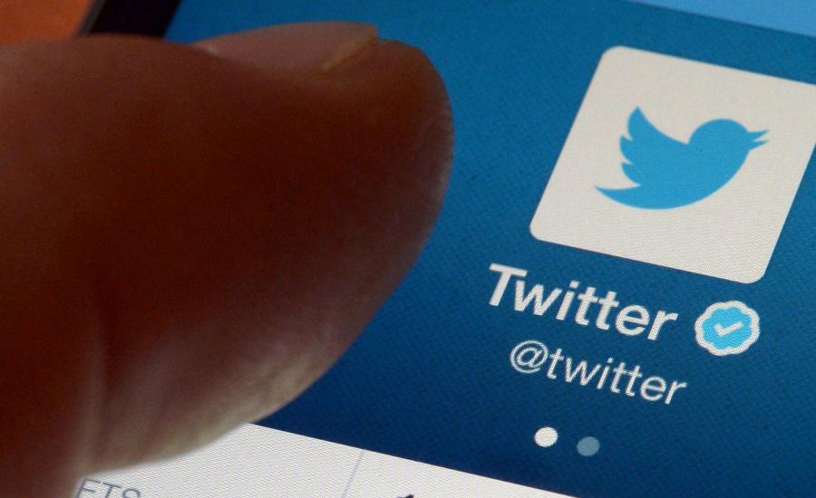 "تويتر" تتجه إلى منح جميع مستخدميه "العلامة الزرقاء"