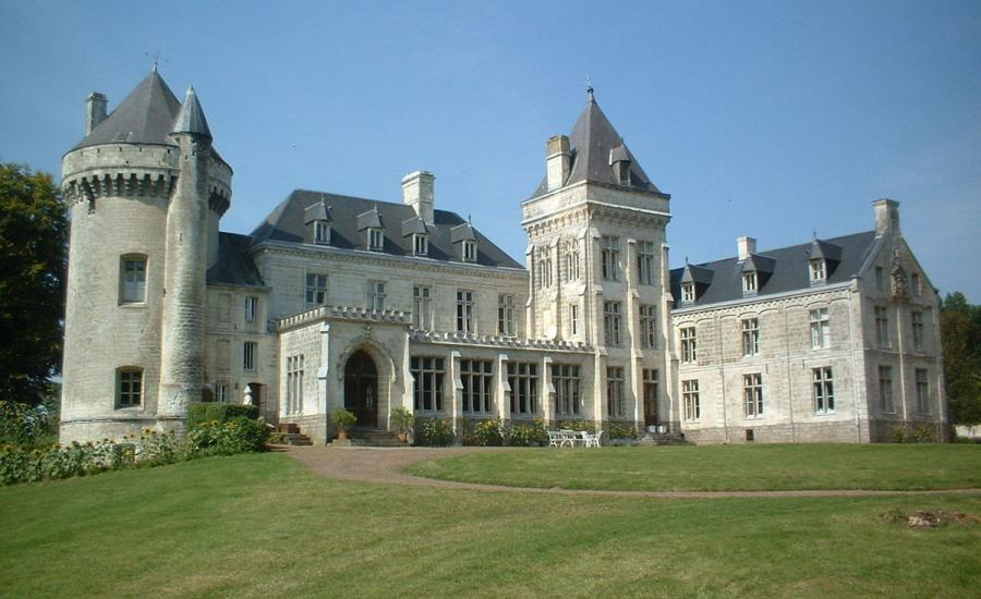 قصر تاريخي في فرنسا مقابل 50 يورو فقط!
