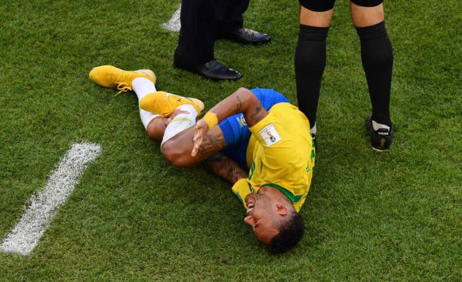 اصابة اللاعب البرازيلي نيمار 