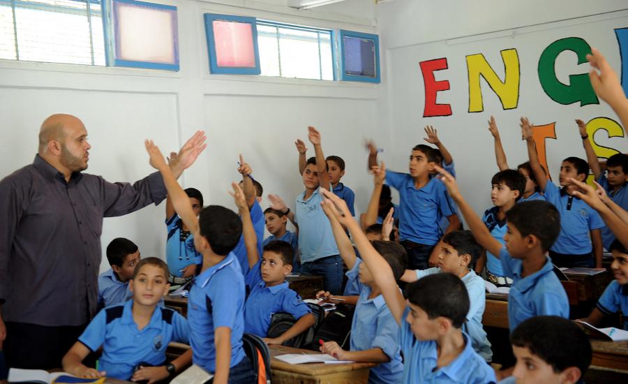 فوز معلم فلسطيني بجائزة عالمية كأفضل ملهم في العالم