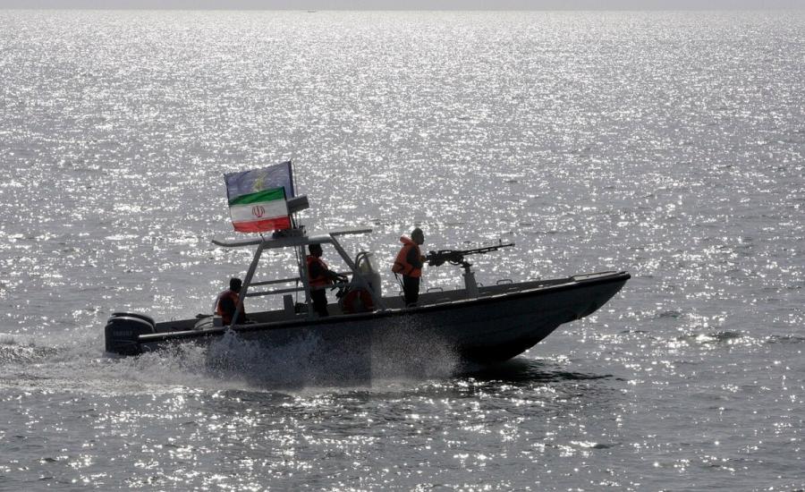 مناورات عسكرية ايرانية في مضيق هرمز 