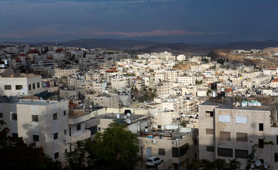 الاحتلال يسلم إخطارات بهدم بنايات ومنازل بالعيسوية في القدس