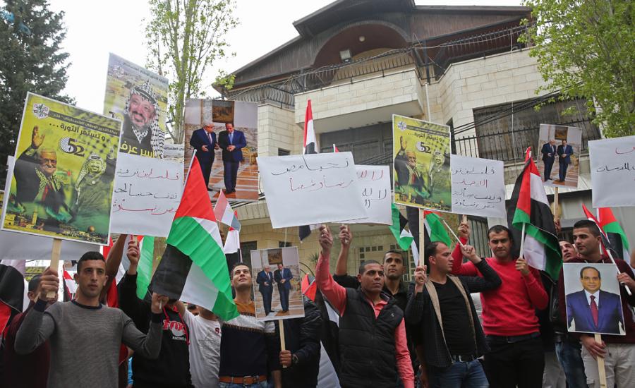 وقفة تضامنية أمام السفارة المصرية برام الله