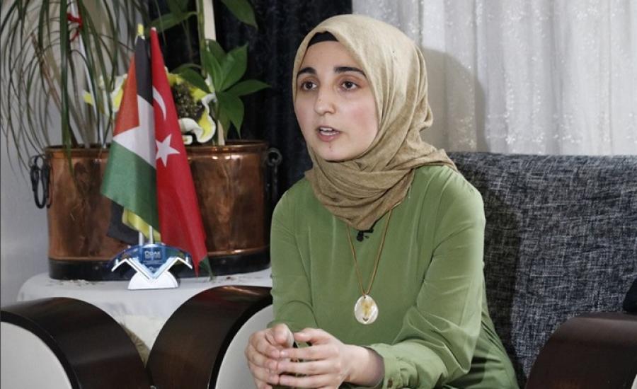 تمديد اعتقال شابة تركية