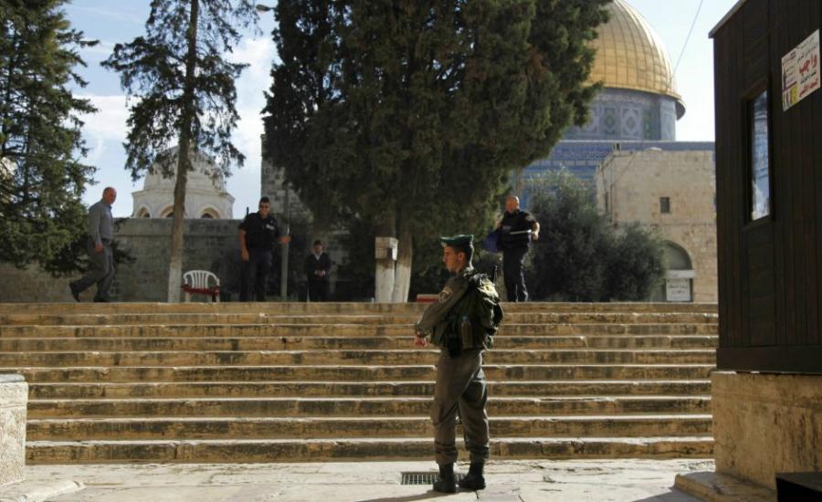 ابعاد فلسطينيين عن المسجد الأقصى 