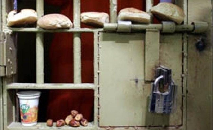 خمسة أسرى في سجن "عوفر" ينضمون للإضراب