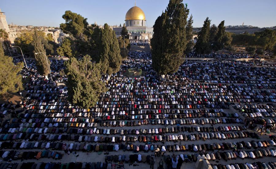 50 ألف مصل يؤدون صلاة الجمعة في المسجد الأقصى المبارك