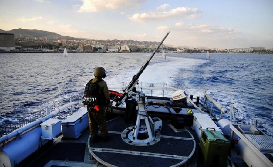 بحرية الاحتلال تستهف زوارق الصيادين ببحر بيت لاهيا وتعتقل اثنين منهما