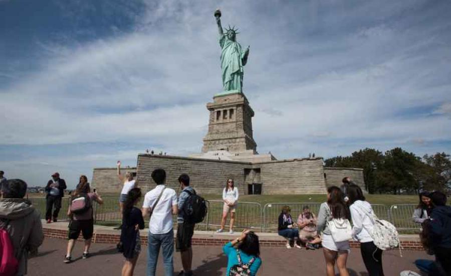 تمثال الحرية والمهاجرين 