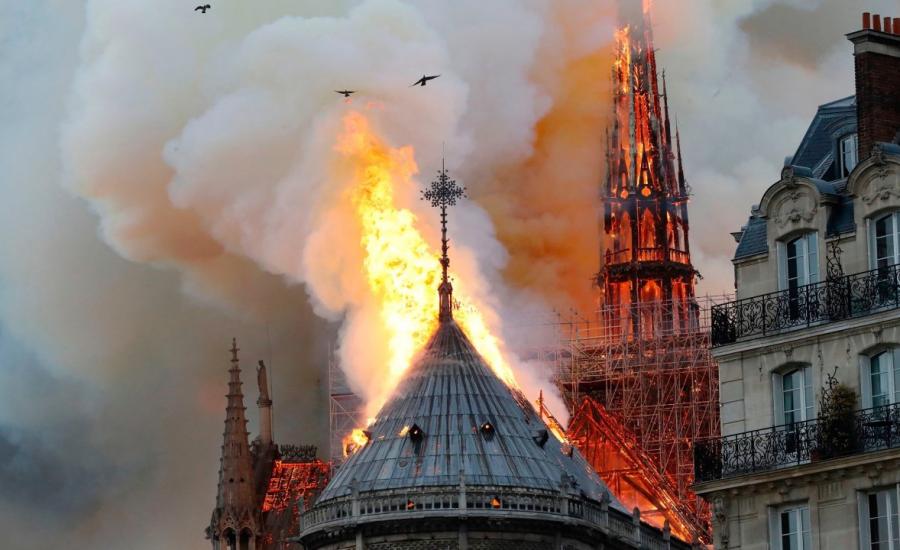 حريق كاتدرائية نوتردام 