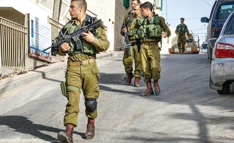 الجيش الاسرائيلي في بيت امر 