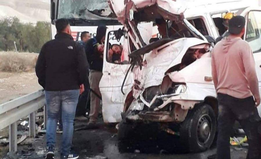 وفاة 7 عمال فلسطينيين في حادث سير 