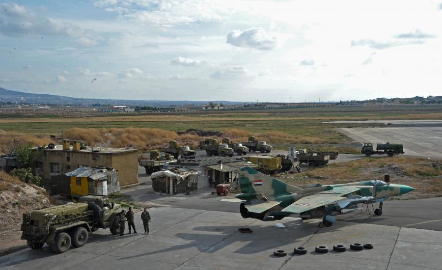 الجيش السوري يخلي مطارات وقواعد عسكرية تحسباً للقصف الأميركي