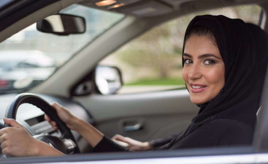 السعودية تبدأ بإصدار رخص قيادة  للنساء