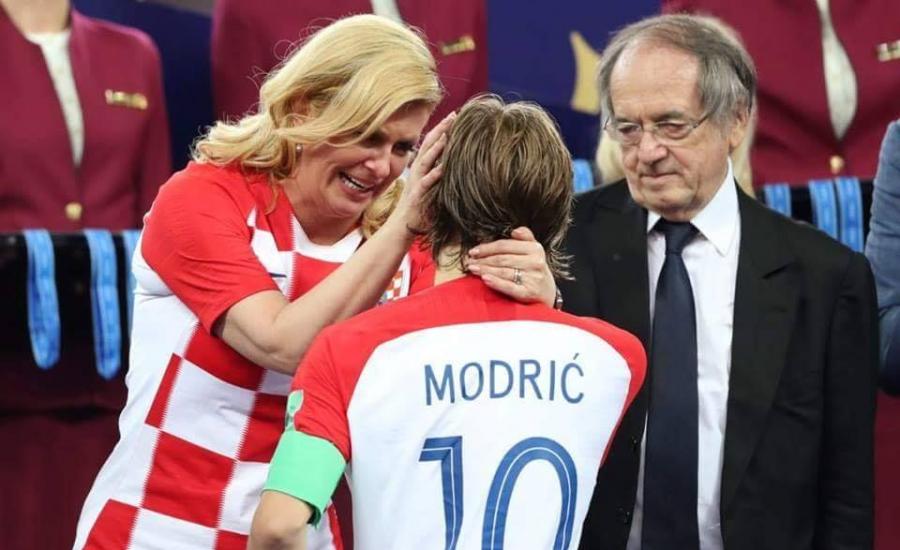 بكاء رئيسة كرواتيا بعد فوز فرنسا بكأس العالم 