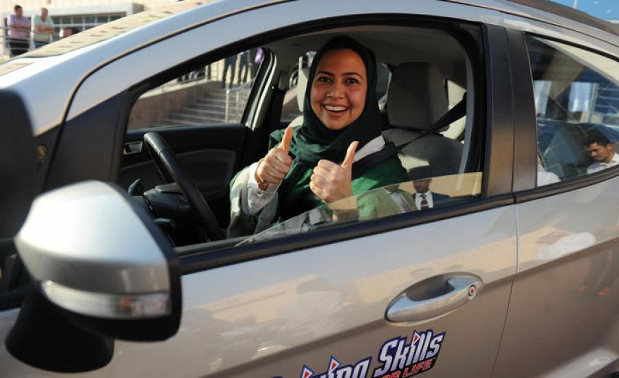 أول رسالة من "المرور" السعودية حول قيادة المرأة