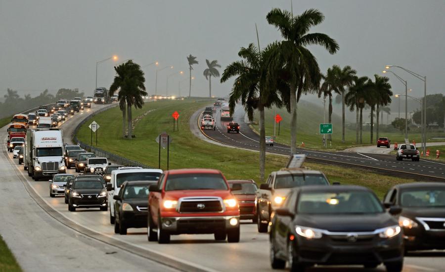 حاكم فلوريدا يأمر نحو 6 مليون أميركي بإخلاء منازلهم تحسبا للإعصار "إيرما"
