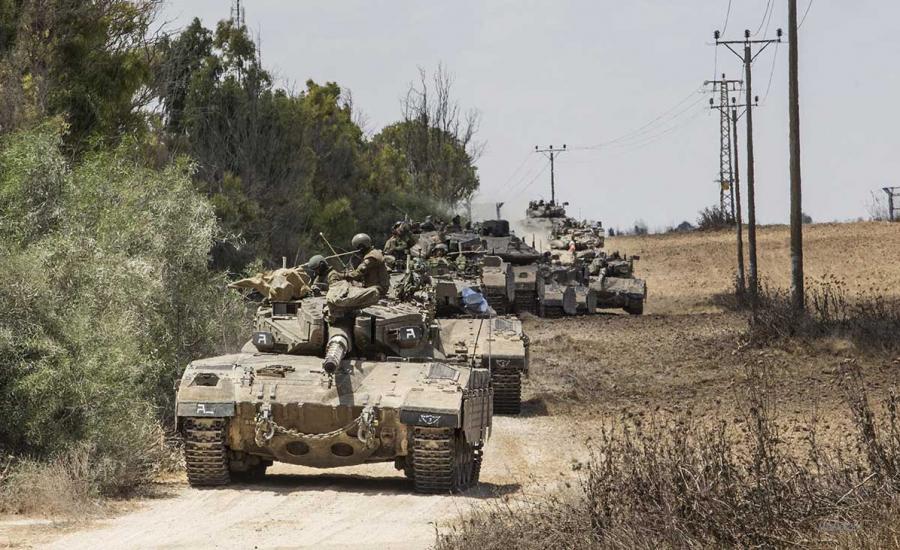 دبابات وجرافات وشاحنات إسرائيلية تحمل مياه عادمة تجرف وتضخ المياه شرق قطاع غزة