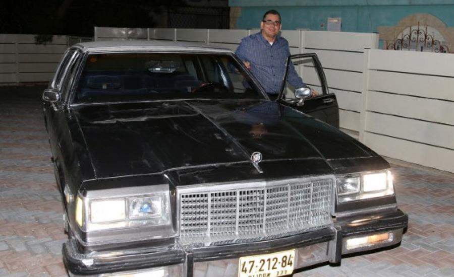 مواطن من عكا يشتري سيارة عرفات 