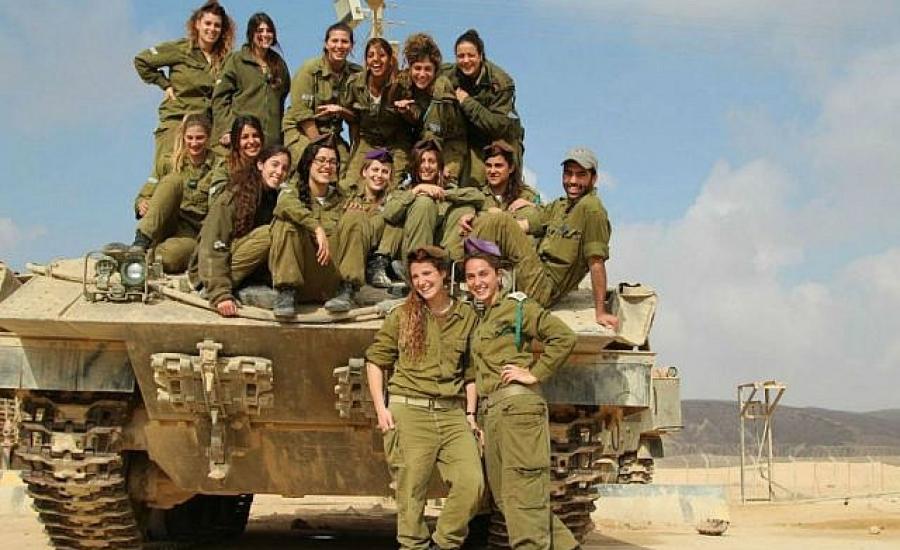مجندات الجيش الاسرائيلي والدبابات 