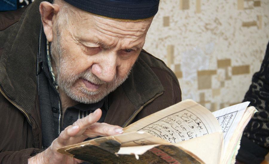 حفظ القرآن الكريم بعمر 120 عاما 