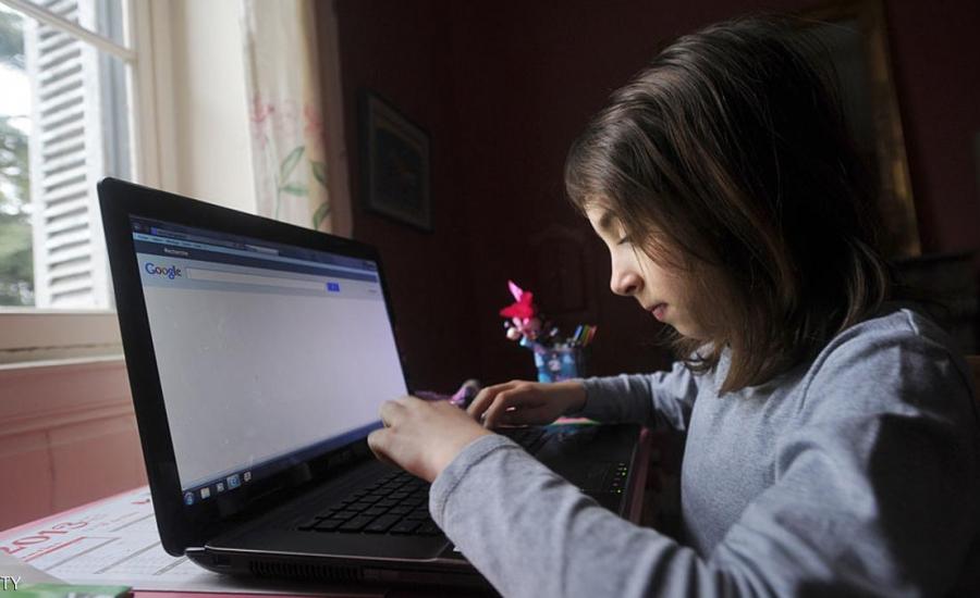 نصيحة استخباراتية: اتركوا أطفالكم أمام الإنترنت
