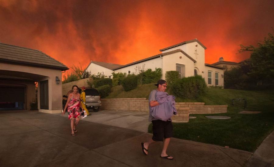 كاليفورنيا تعلن الطوارئ لمواجهة أكبر حريق بتاريخها