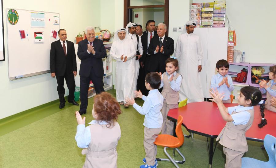 الرئيس يفتتح مبنى المدارس الفلسطينية في الدوحة