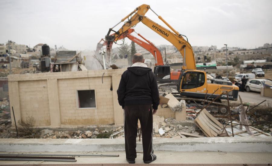 جرافات تهدم منازل الفلسطينيين في القدس 