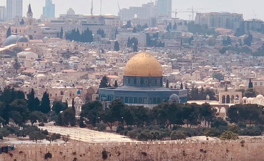 طابع بريدي في الادرن يحمل شعار "القدس عاصمة فلسطين " 